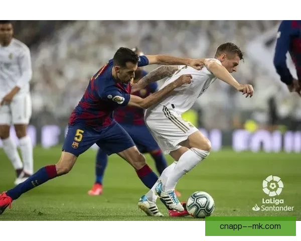 西甲本轮裁判尺度焦点解读判罚标准走向与争议全解析影响赛果与公平性探讨