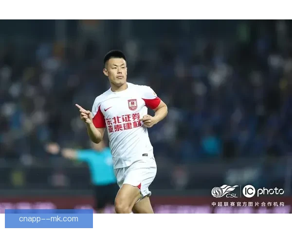 长春亚泰主场战沧州雄狮突降大雪能见度过低比赛被迫中断十分钟